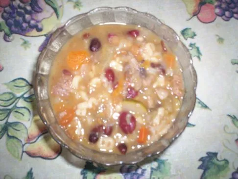 Herzhafte Minestrone-Suppe