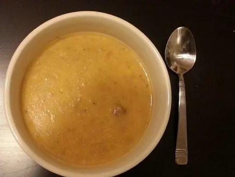 Wurst- und Maissuppe