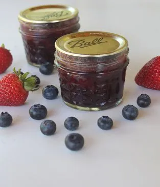 Honig-Beeren-Marmelade