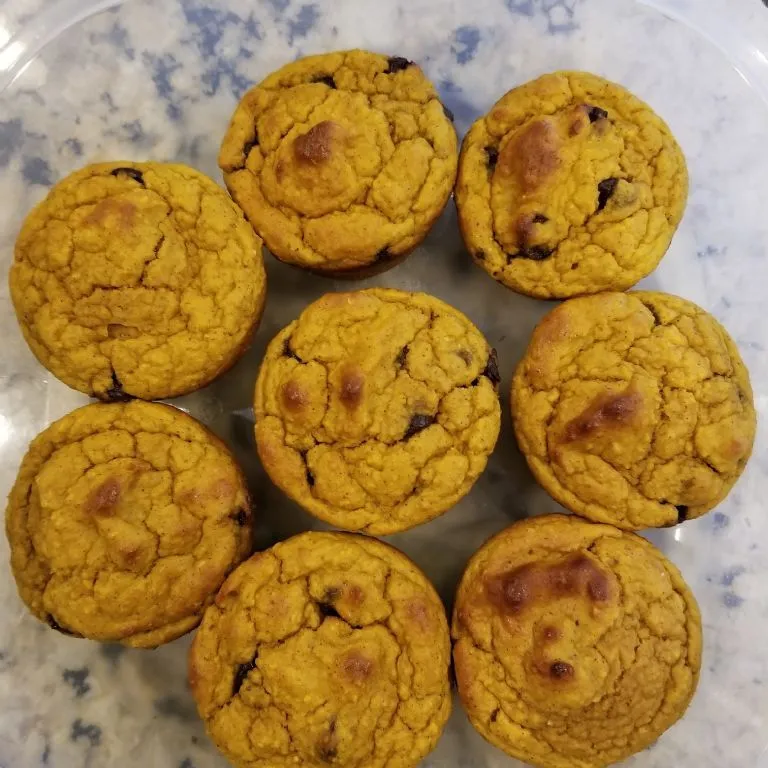 Kürbis-Muffins mit Cranberries, Walnüssen & Schokoladenstückchen
