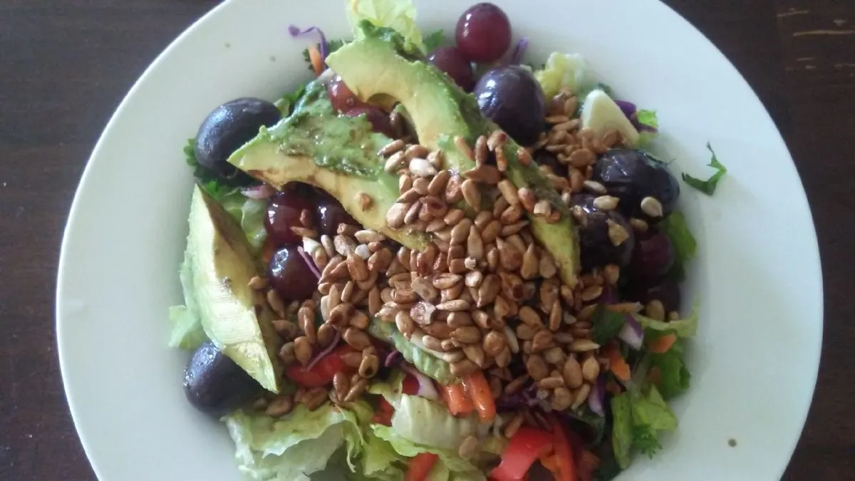 Süßer und herzhaftes Salat