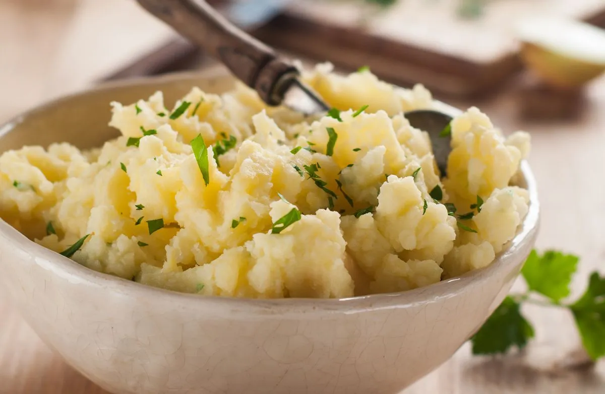 Cremige Parmesan-Kartoffelpüree mit griechischem Joghurt