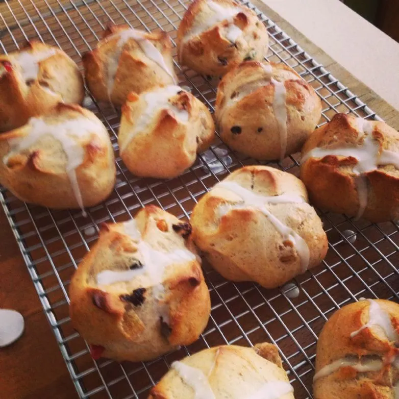 Hausgemachte Hot Cross Buns