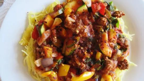 Spaghetti-Kürbis mit Fleischsauce