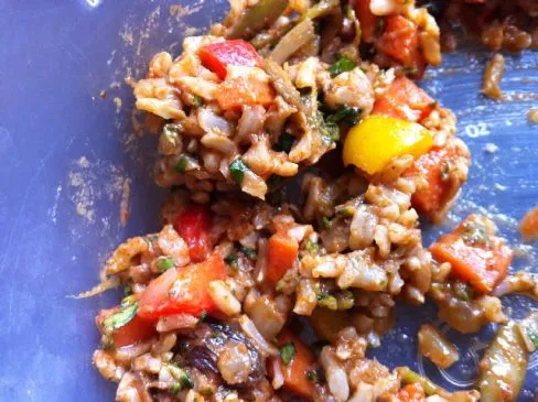 Brauner Reis-Nuss-Salat