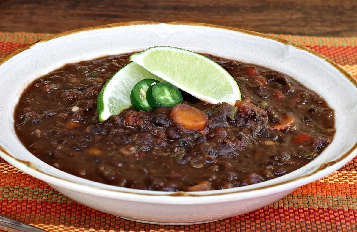 Schwarze-Bohnen-Suppe