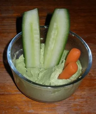 Basilikum- und Kräuter-Cashew-Käse-Aufstrich