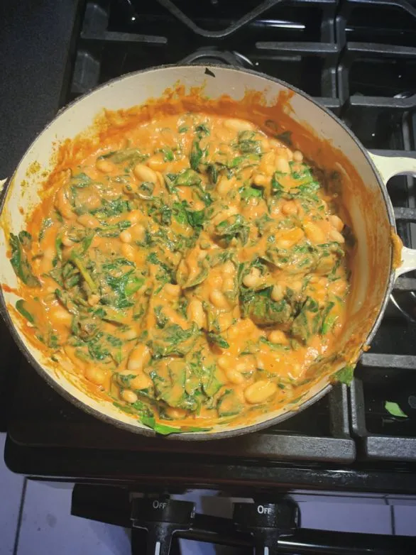 Cashew-Spinat-Cannellini-Bohnen-Eintopf