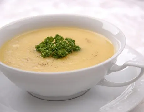 Kartoffelsuppe mit Gruyère-Käse