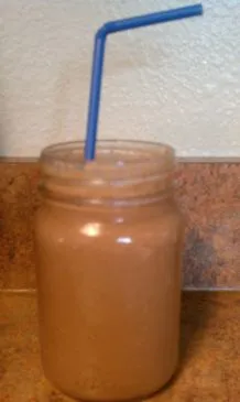 Frühstücks-Smoothie zum Voraus (Schokolade, PB2 & Haferflocken)