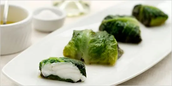 Fisch in Salatblättern