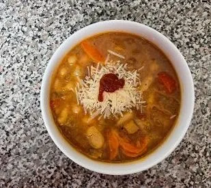 Vegetarische weiße Bohnensuppe
