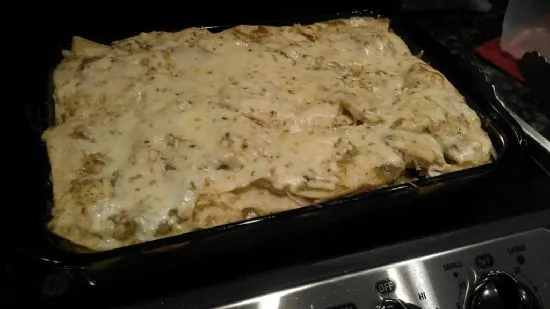 Grüne Chili Hähnchen Enchilada Auflauf