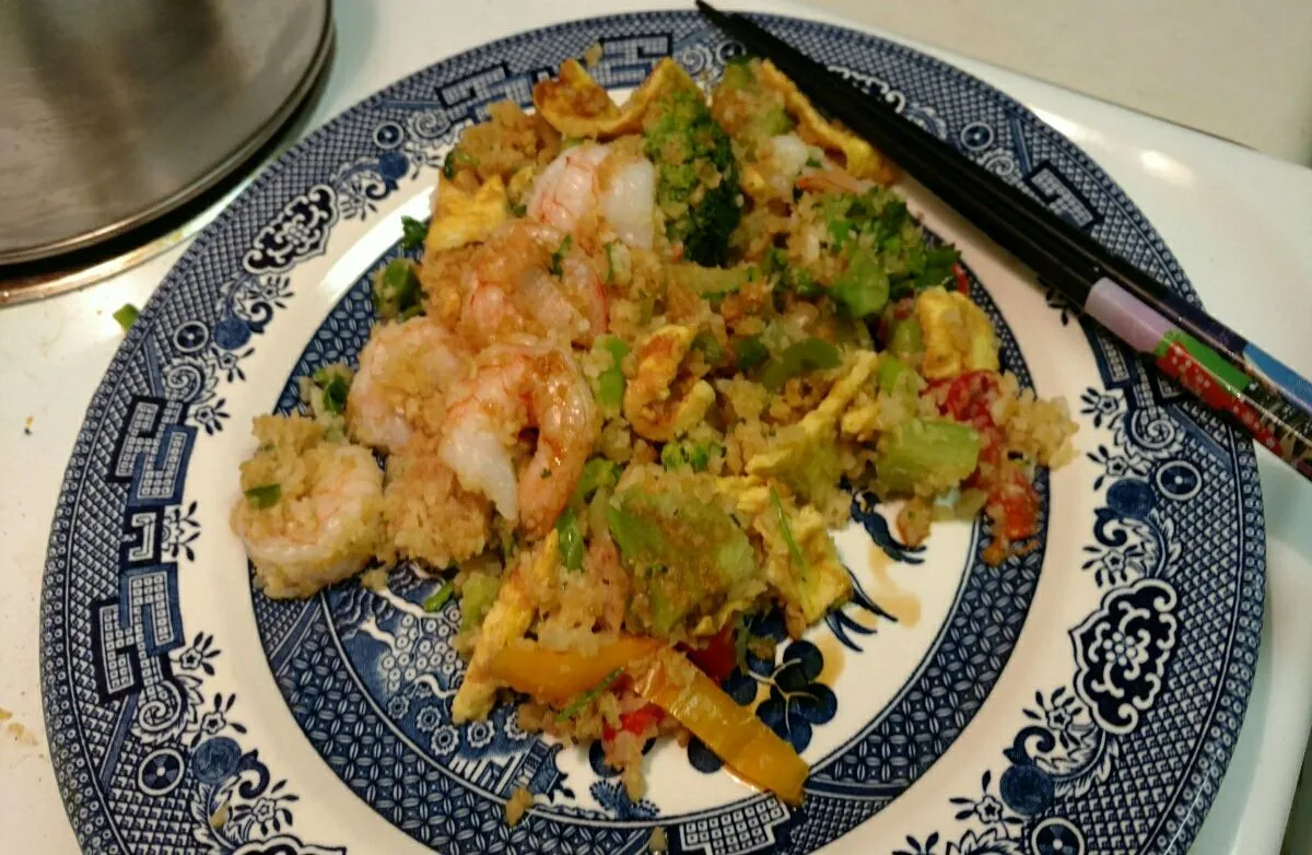 Low Carb Garnelen gebratener Blumenkohlreis