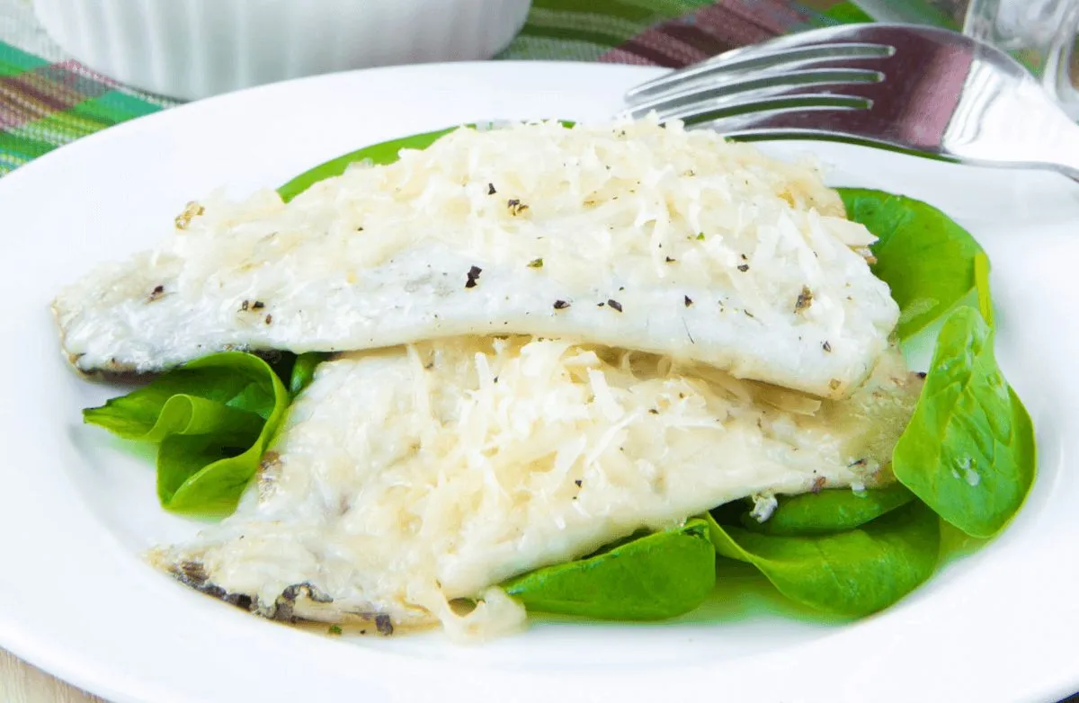 Überbackener Weißfisch mit Parmesan