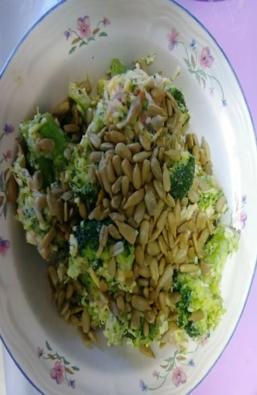 Leichter Cheddar-Bacon-Brokkoli-Salat