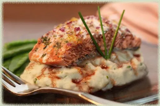 Gerösteter Lachs mit Balsamico-Honig-Wein-Reduktion - 387 Kalorien