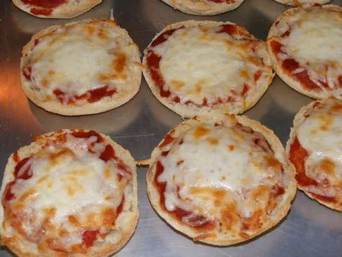 Mini-Pizzen auf English Muffins