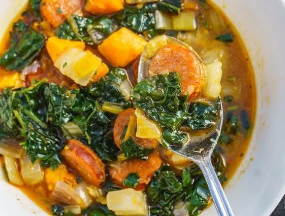 Verstärkte (DASH-DIÄT) Portugiesische Grünkohlsuppe