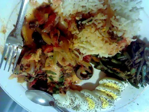 Gebratene grüne Bohnen mit Knoblauch und Petersilie