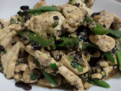 Hühnchen mit schwarzen Bohnen