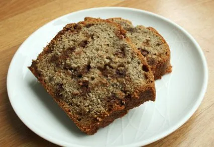 Glutenfreies Bananenbrot mit Schokoladenstückchen