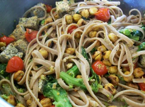 Sommerpasta mit Brokkoli Rabe und Croutons