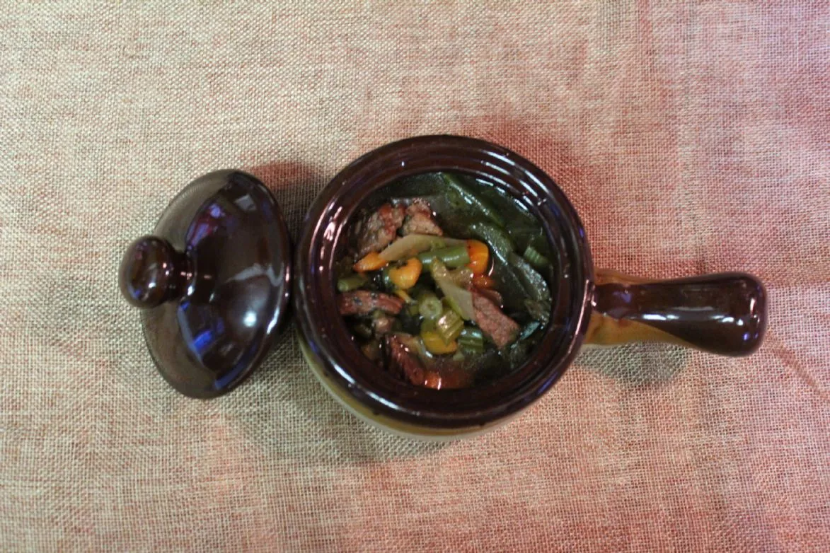 Keto Gemüse-Rindfleischsuppe