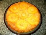 Ananas-Kokos-Kuchen mit umgedrehter Oberseite