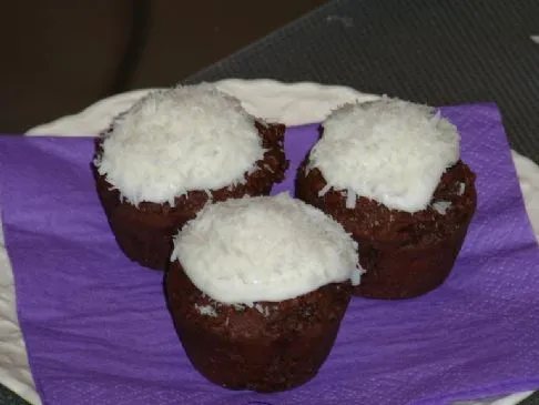 Mini-Schokoladen-Cupcakes mit schwarzen Bohnen