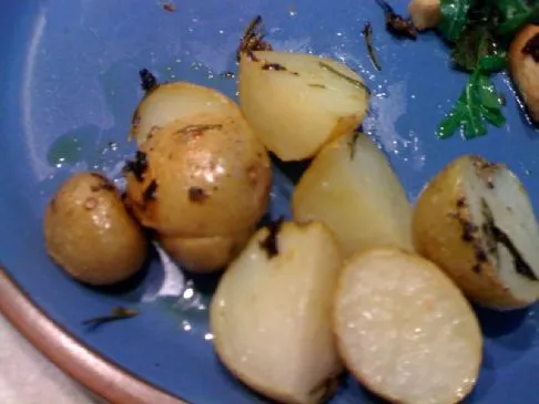 Geröstete Kartoffeln mit Rosmarin, Knoblauch und Zitrone