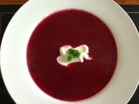 Rote-Bete-Zitronen-Schnittlauch-Suppe