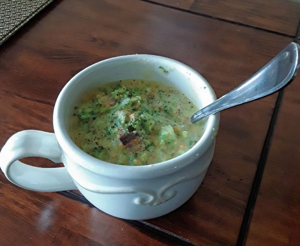 Brokkoli- und Specksuppe