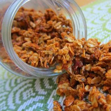 Granola mit Mandelbutter