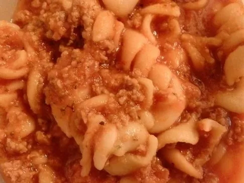 Aromatische Spaghetti mit übrig gebliebenen Nudeln