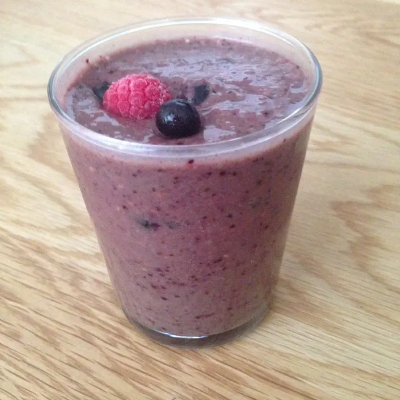 Bananen-Beeren Grüner Smoothie