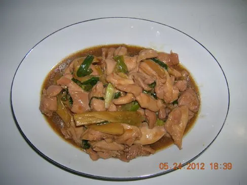 Hühnchen mit Frühlingszwiebeln und Ingwer