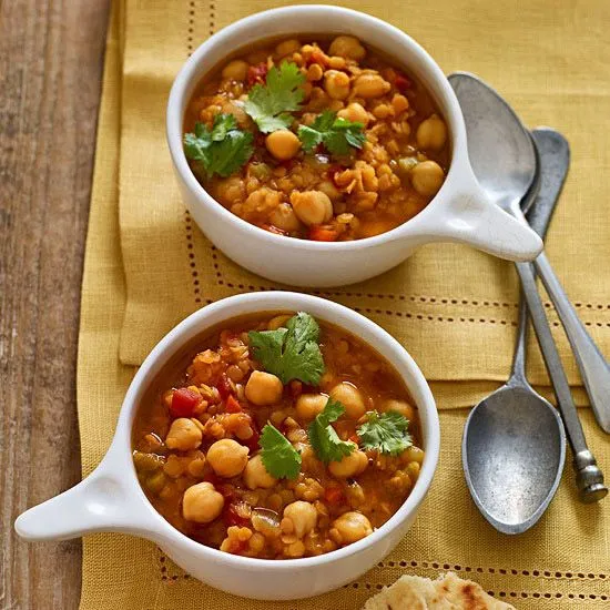 KREIS DER ÜBERGABE KICHERERBSEN-CHILI