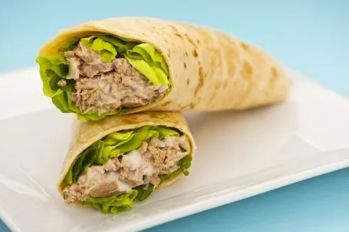 Knuspriger Thunfisch-Wrap