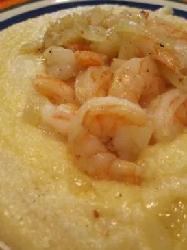 Einfache Garnelen und Grits