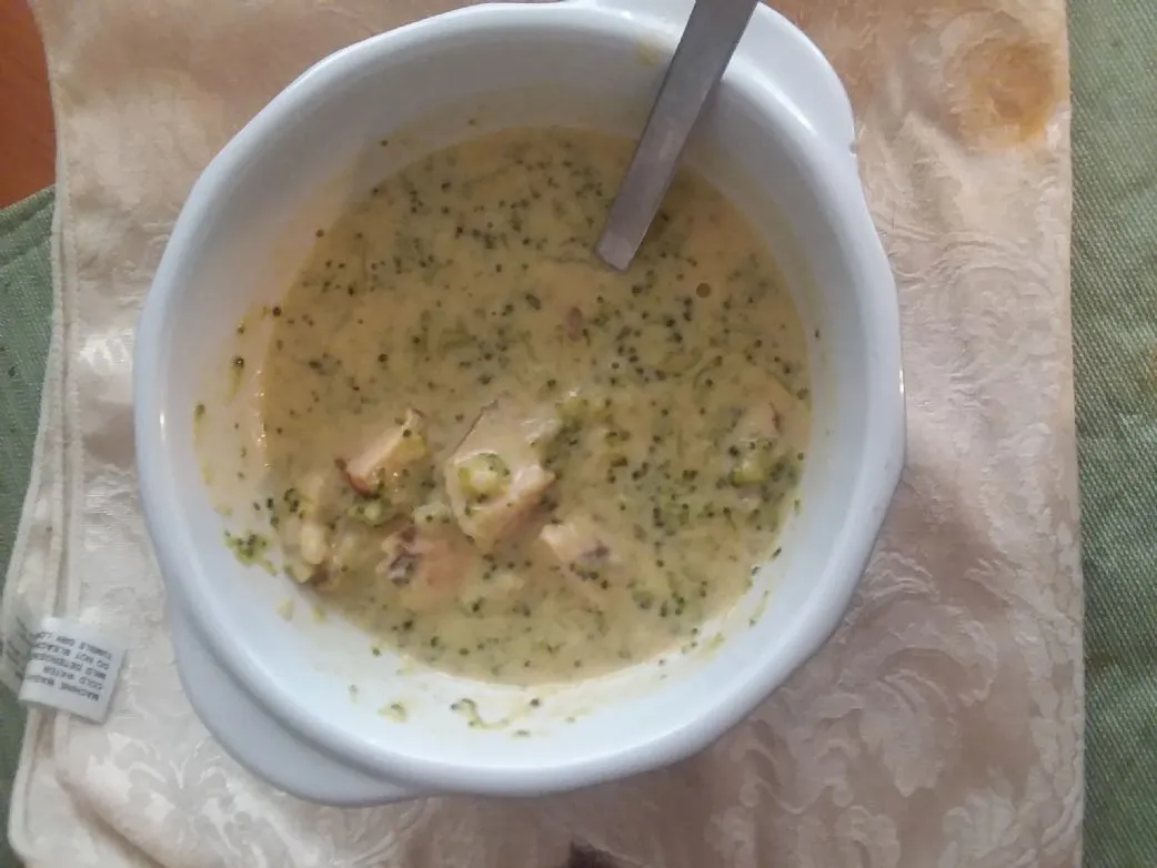 Keto Brokkoli-Käse-Suppe