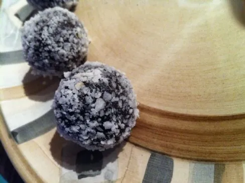 Low Carb Dunkle Schokoladen-Erdnussbutter-Trüffel