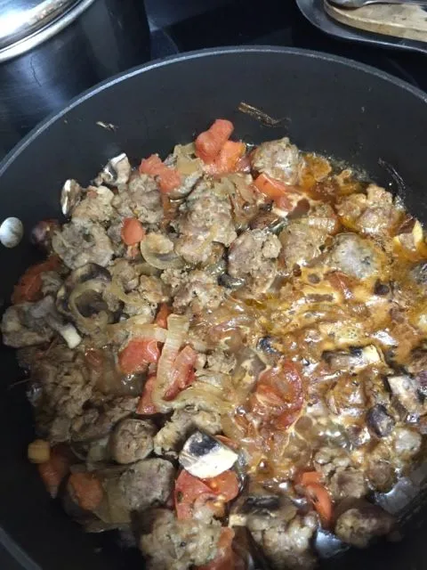 Ein-Topf-Wurstgericht