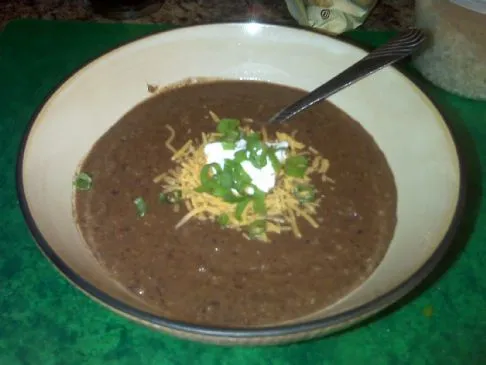 Würzige schwarze Bohnensuppe