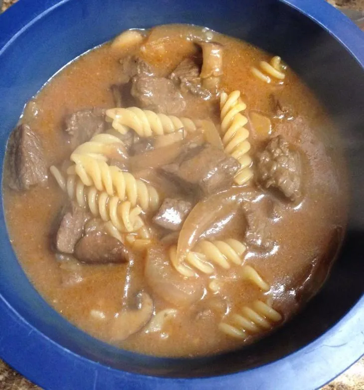 Glutenfreie Rindfleisch Stroganoff-Suppe