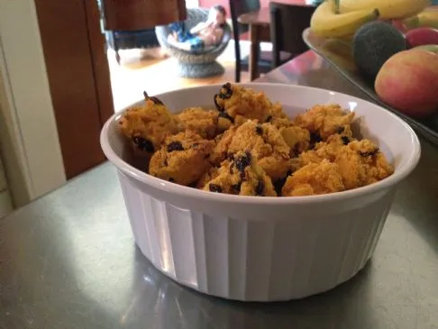 Glutenfreie vegane Kürbis-Cranberry-Pekan-Brötchen