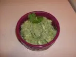 Frische Guacamole mit roten Zwiebeln