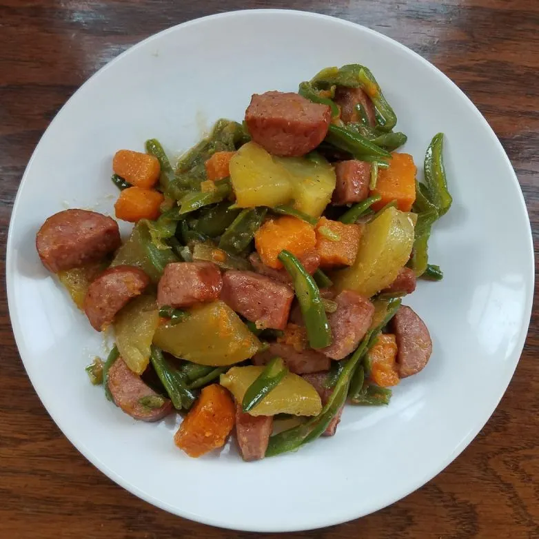 Wurst und Süßkartoffel Hash