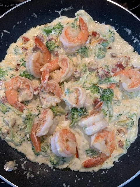Keto Low-Carb Cremige Knoblauch-Garnelen-Alfredo
