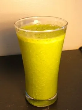 Bester tropischer grüner Smoothie